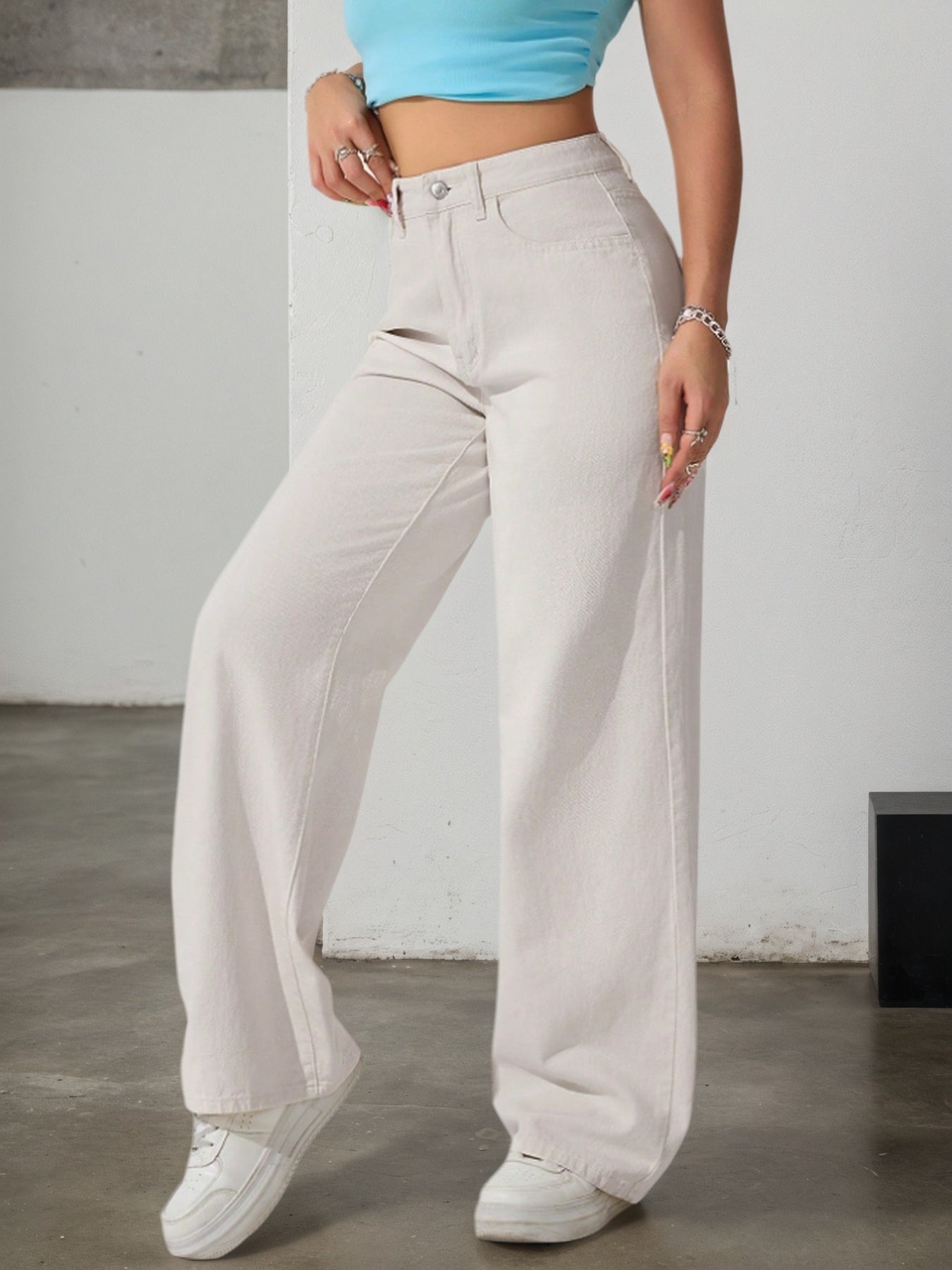 Women's High-Waisted Jeans - Non-Stretch Retro Straight Leg Pants, Button-Fly Closure, Beige Vintage Jeans for Everyday & Formal Outfits - All-Season Women's Jeans, Ladies Jeans, Relaxed Fit Jeans, Highwaisted Design, Durable