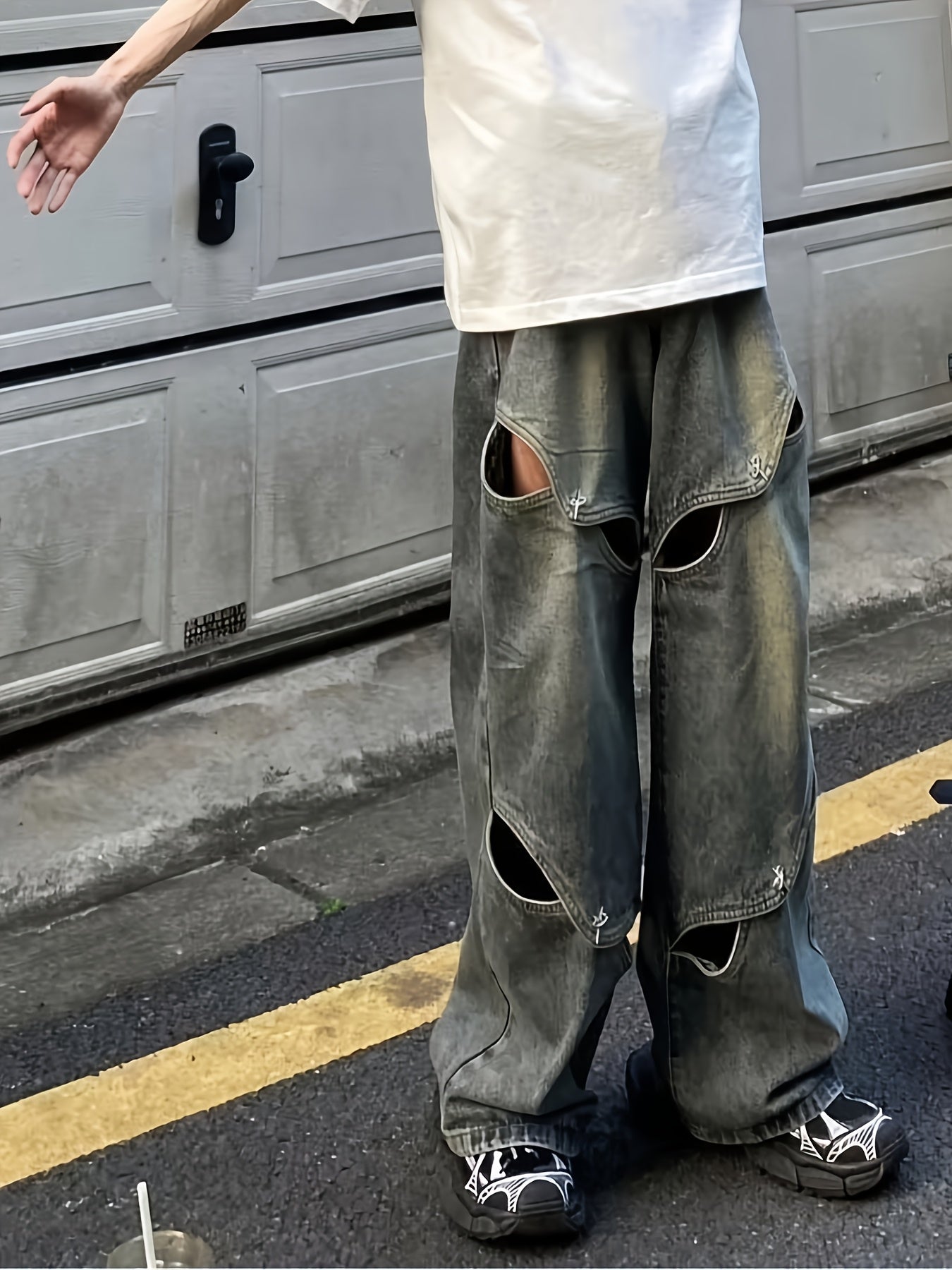 Vintage-Style Ripped Baggy Jeans for Men & Women - Distressed Streetwear with Multiple Pockets, Loose Fit Denim for Casual Outings, Casual Streetwear | Ripped Jeans Style | Pocket Details