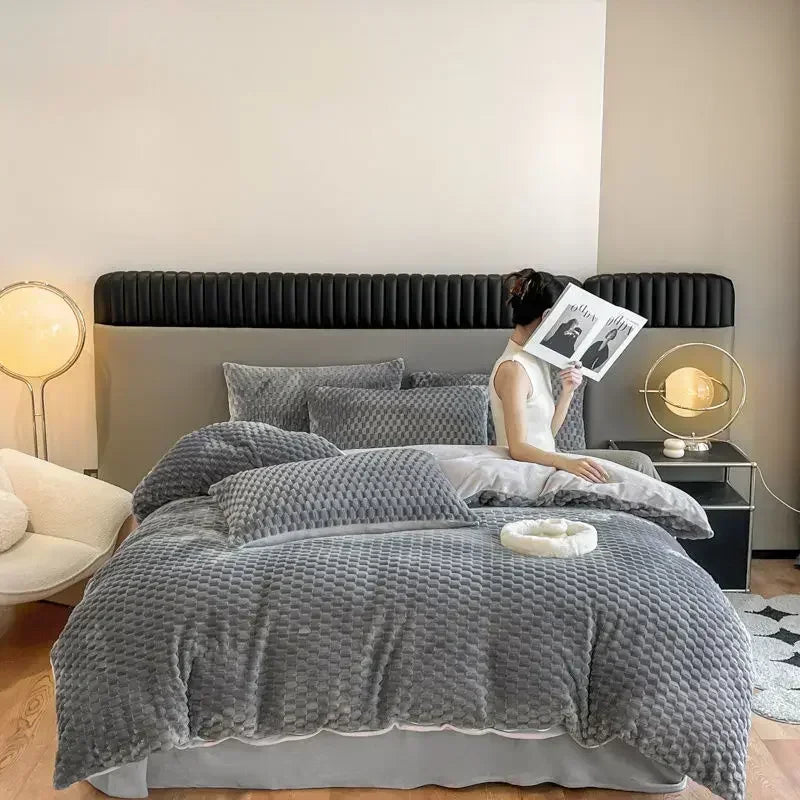 Four Piece Light Pink Honeycomb Plush Bed Duvet Cover Set Winter Milk Velvet Beds Sheet Skirt 3-Piece Home Furnishing Decoration