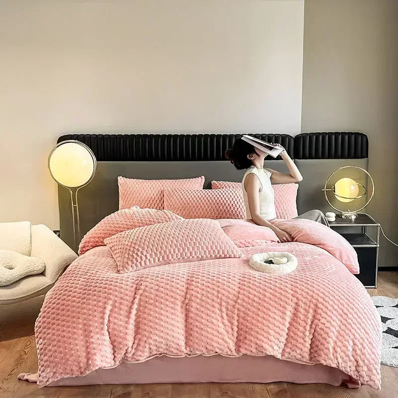 Four Piece Light Pink Honeycomb Plush Bed Duvet Cover Set Winter Milk Velvet Beds Sheet Skirt 3-Piece Home Furnishing Decoration