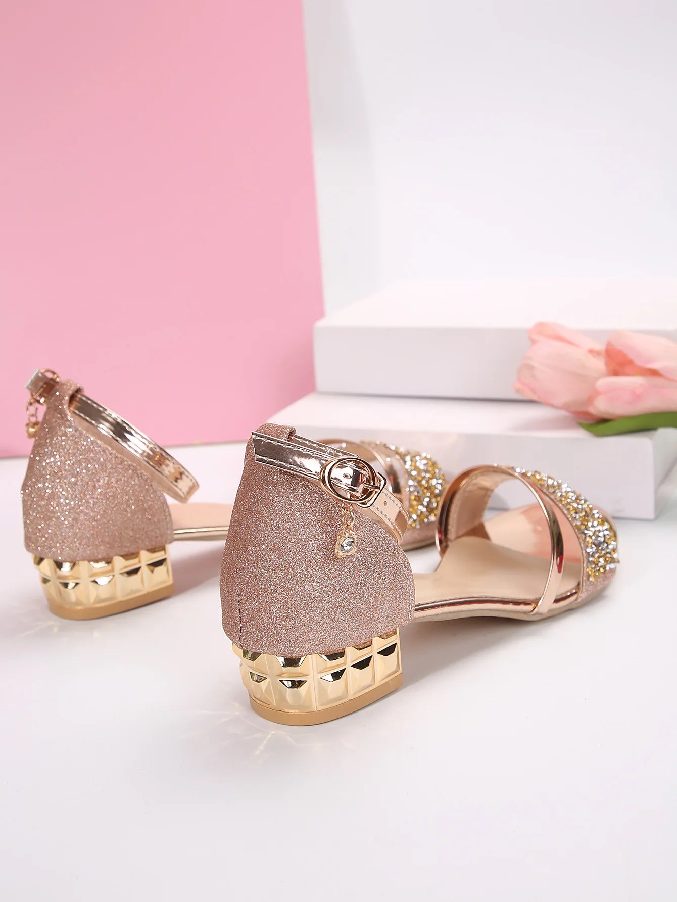 2024 New Fashion Women's Sandals Gold and Silver Low Heel Casual Shoes Women Open Toe Summer Light Fashion Women's Shoes
