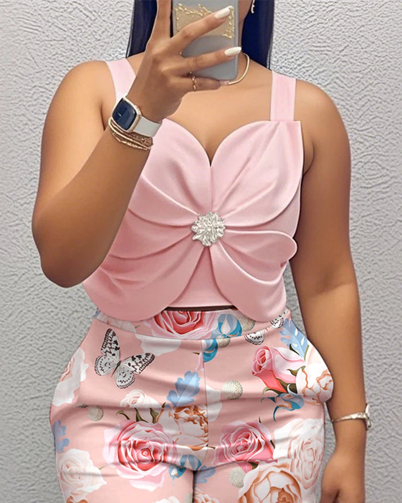 Two Piece Set Women Outfit Fashion 3D Flower Thick Strap Rhinestone Decor Shirred Crop Tank & Casual Floral Print Shorts Set