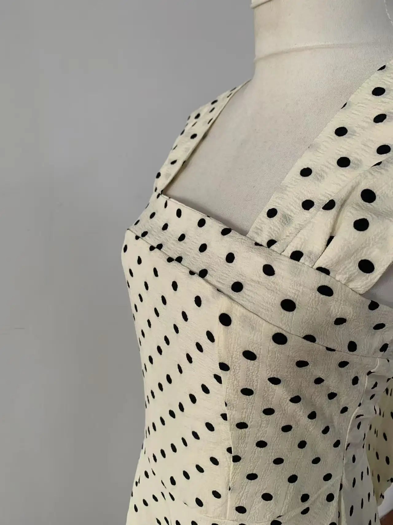 French Halterneck Polka Dot Sling Fluffy Dress Women Lace Up Collarbone Sleeveless Sweet Gentle Slim Summer Chic Lady Spicy Wear