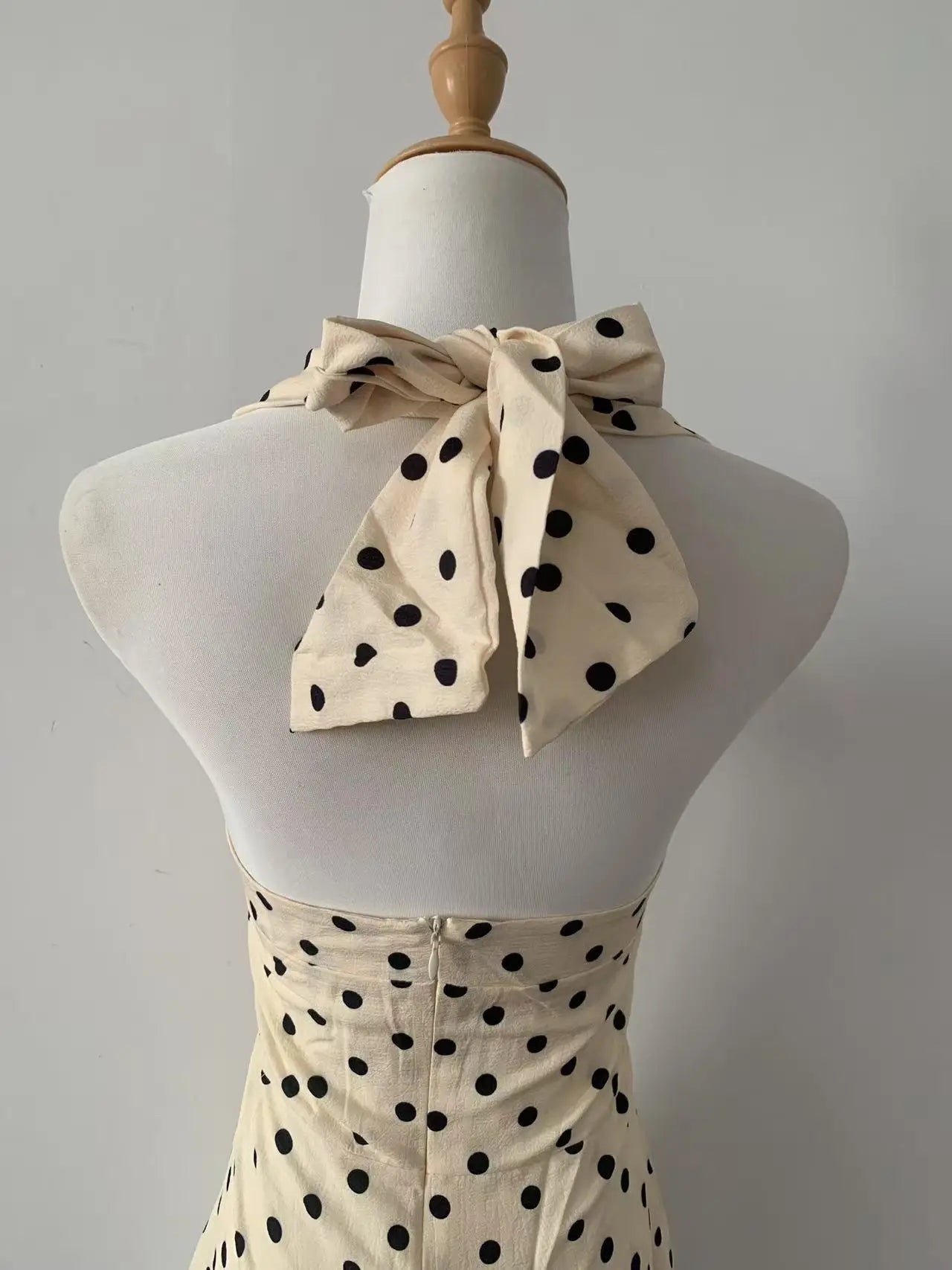 French Halterneck Polka Dot Sling Fluffy Dress Women Lace Up Collarbone Sleeveless Sweet Gentle Slim Summer Chic Lady Spicy Wear