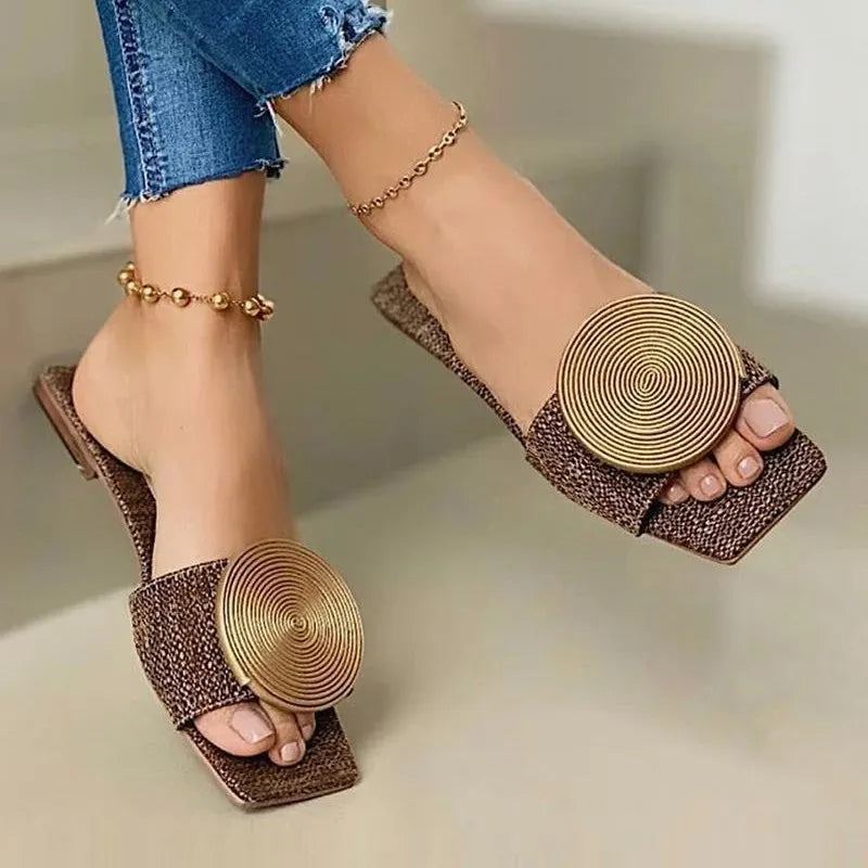 2023Woman Summer Flat Sandals Plus Size Round Buckle Solid Flats Female Casual Slippers Ladies Women Fashion Beach Shoes