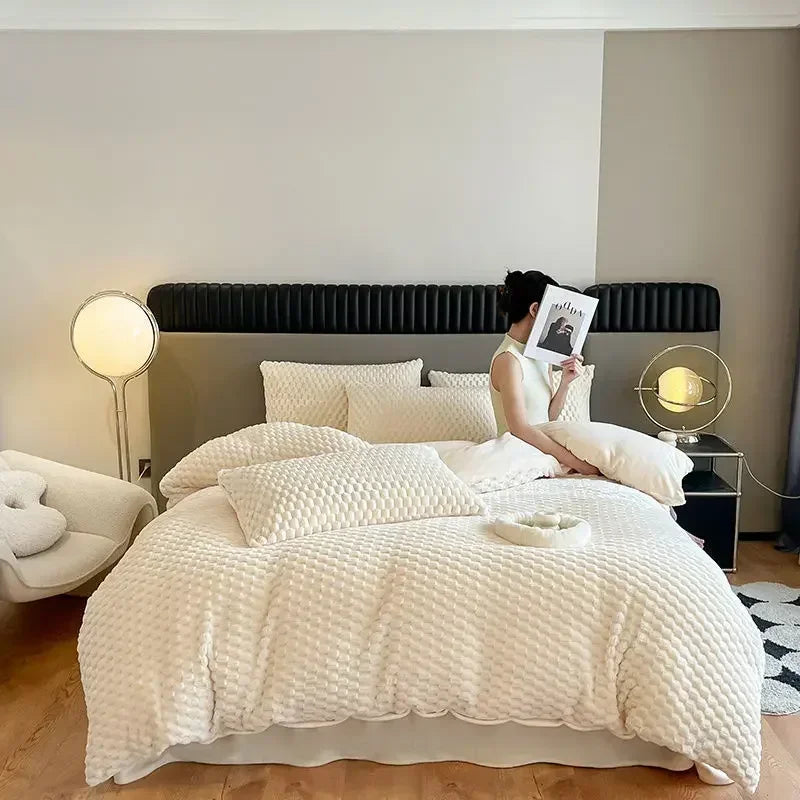 Four Piece Light Pink Honeycomb Plush Bed Duvet Cover Set Winter Milk Velvet Beds Sheet Skirt 3-Piece Home Furnishing Decoration