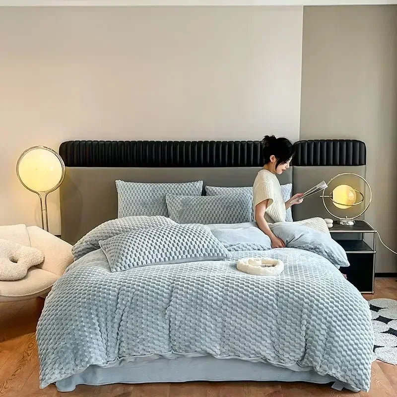 Four Piece Light Pink Honeycomb Plush Bed Duvet Cover Set Winter Milk Velvet Beds Sheet Skirt 3-Piece Home Furnishing Decoration