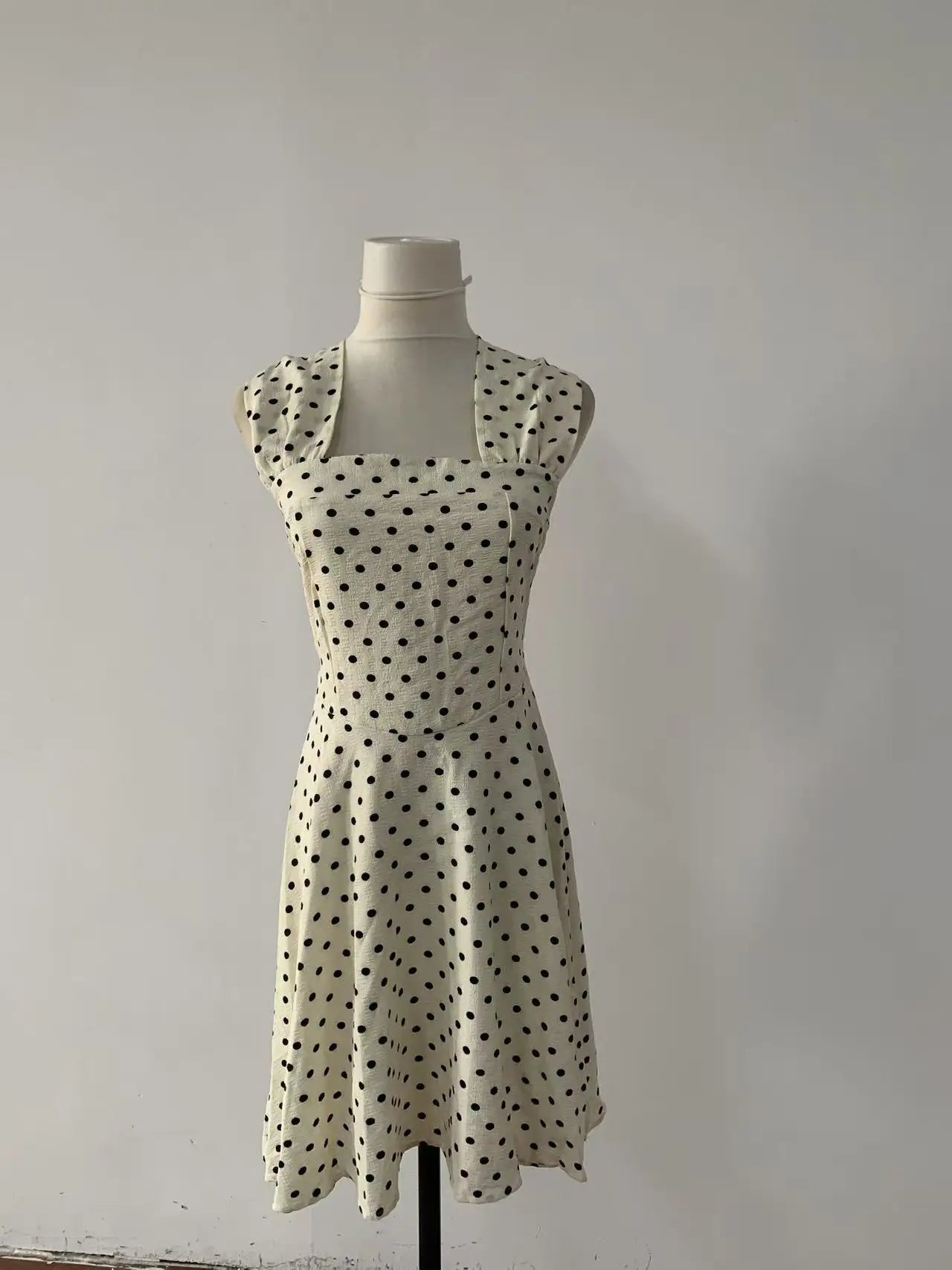 French Halterneck Polka Dot Sling Fluffy Dress Women Lace Up Collarbone Sleeveless Sweet Gentle Slim Summer Chic Lady Spicy Wear