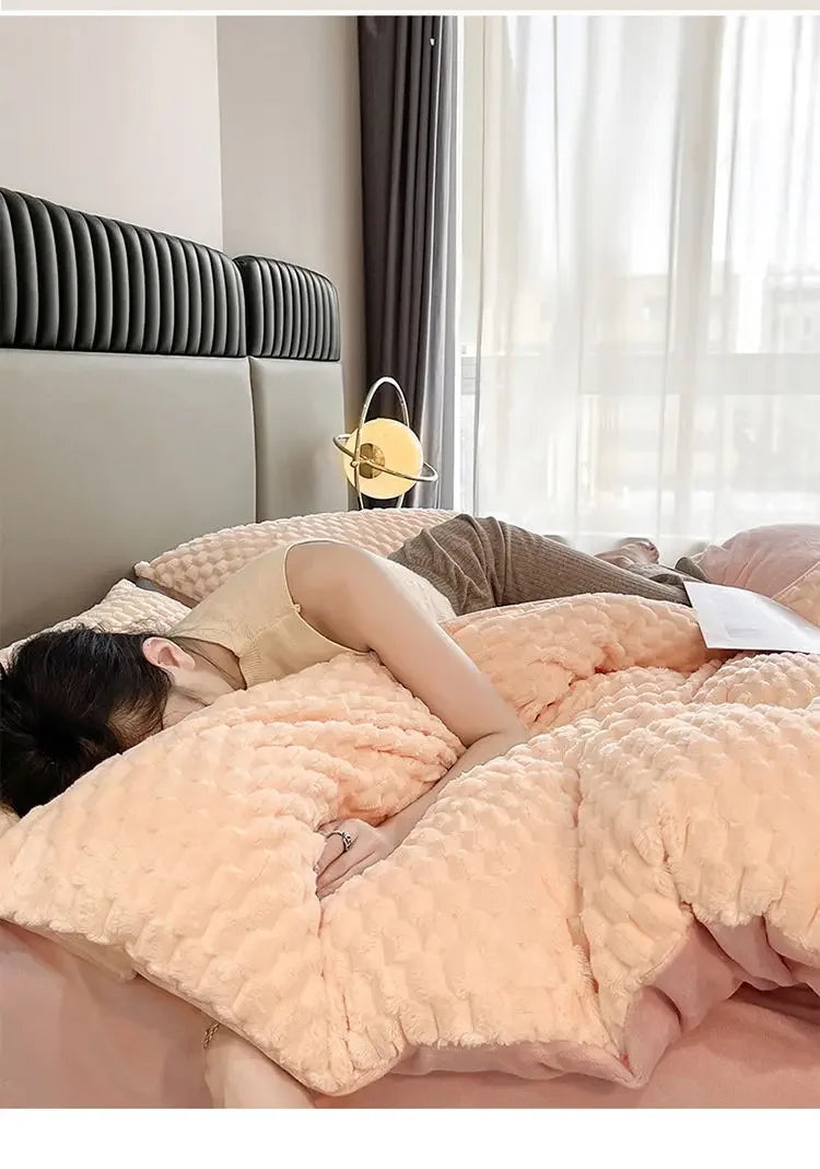 Four Piece Light Pink Honeycomb Plush Bed Duvet Cover Set Winter Milk Velvet Beds Sheet Skirt 3-Piece Home Furnishing Decoration