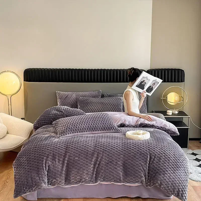 Four Piece Light Pink Honeycomb Plush Bed Duvet Cover Set Winter Milk Velvet Beds Sheet Skirt 3-Piece Home Furnishing Decoration