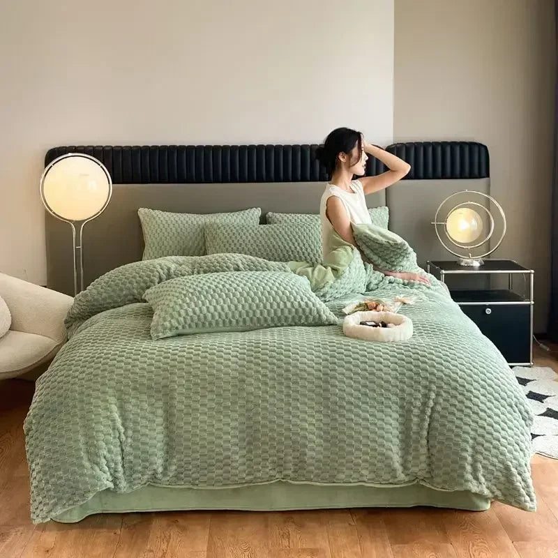 Four Piece Light Pink Honeycomb Plush Bed Duvet Cover Set Winter Milk Velvet Beds Sheet Skirt 3-Piece Home Furnishing Decoration